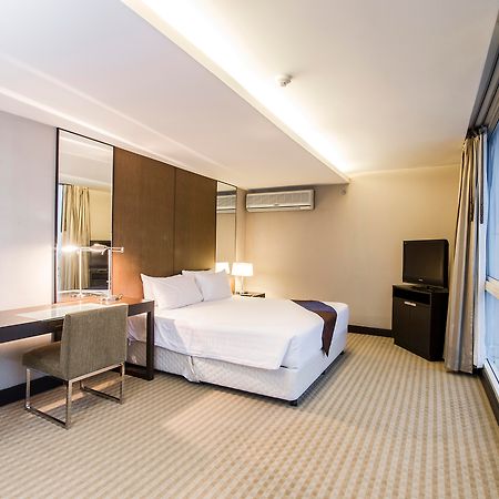 The Narathiwas Hotel & Residence Sathorn Bangkok Exteriör bild