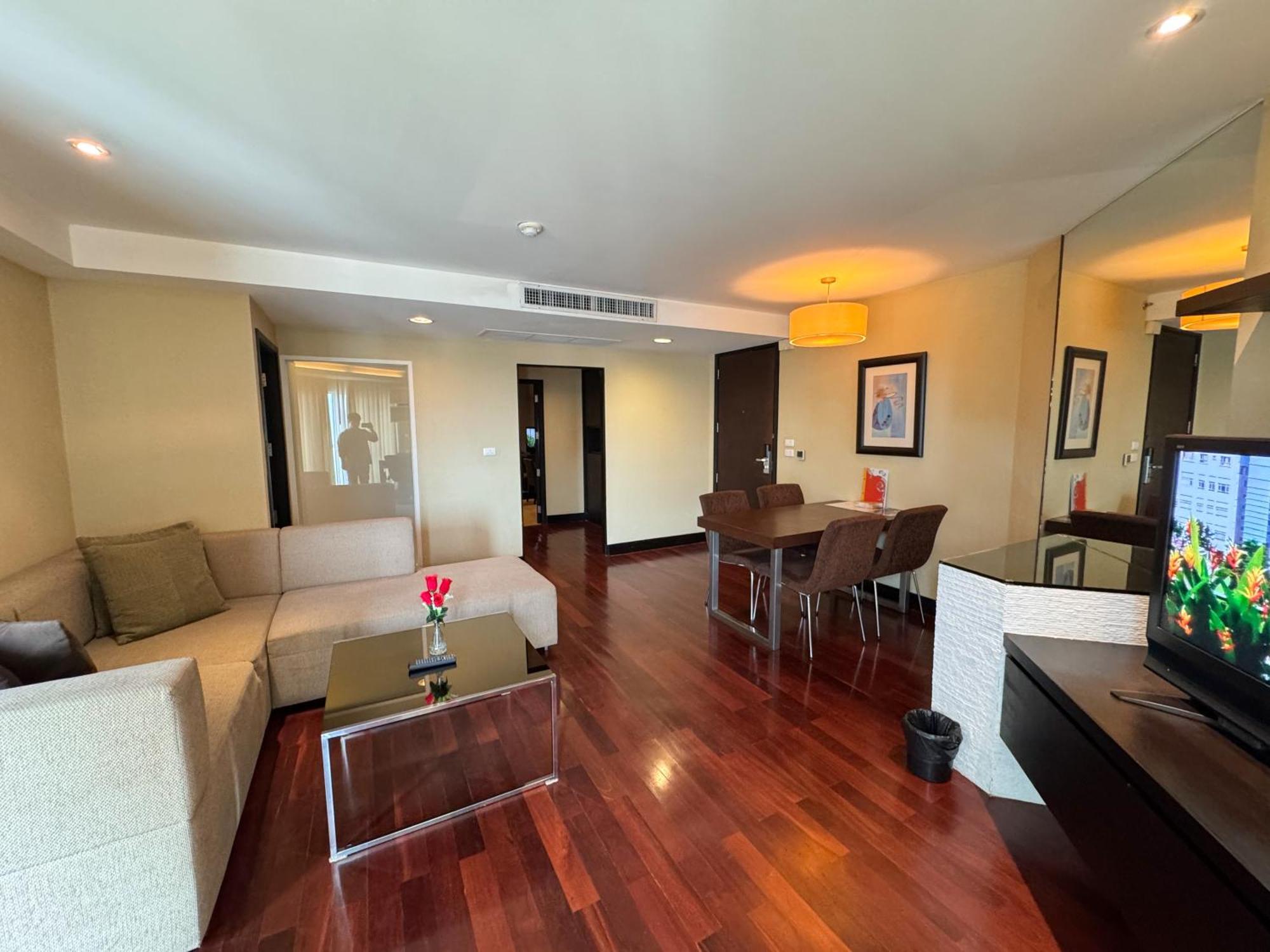 The Narathiwas Hotel & Residence Sathorn Bangkok Exteriör bild