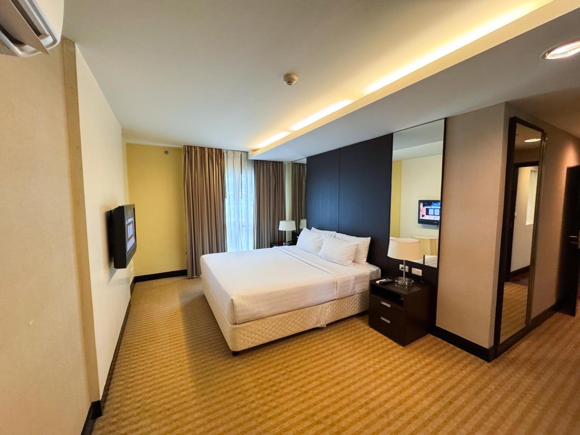 The Narathiwas Hotel & Residence Sathorn Bangkok Exteriör bild