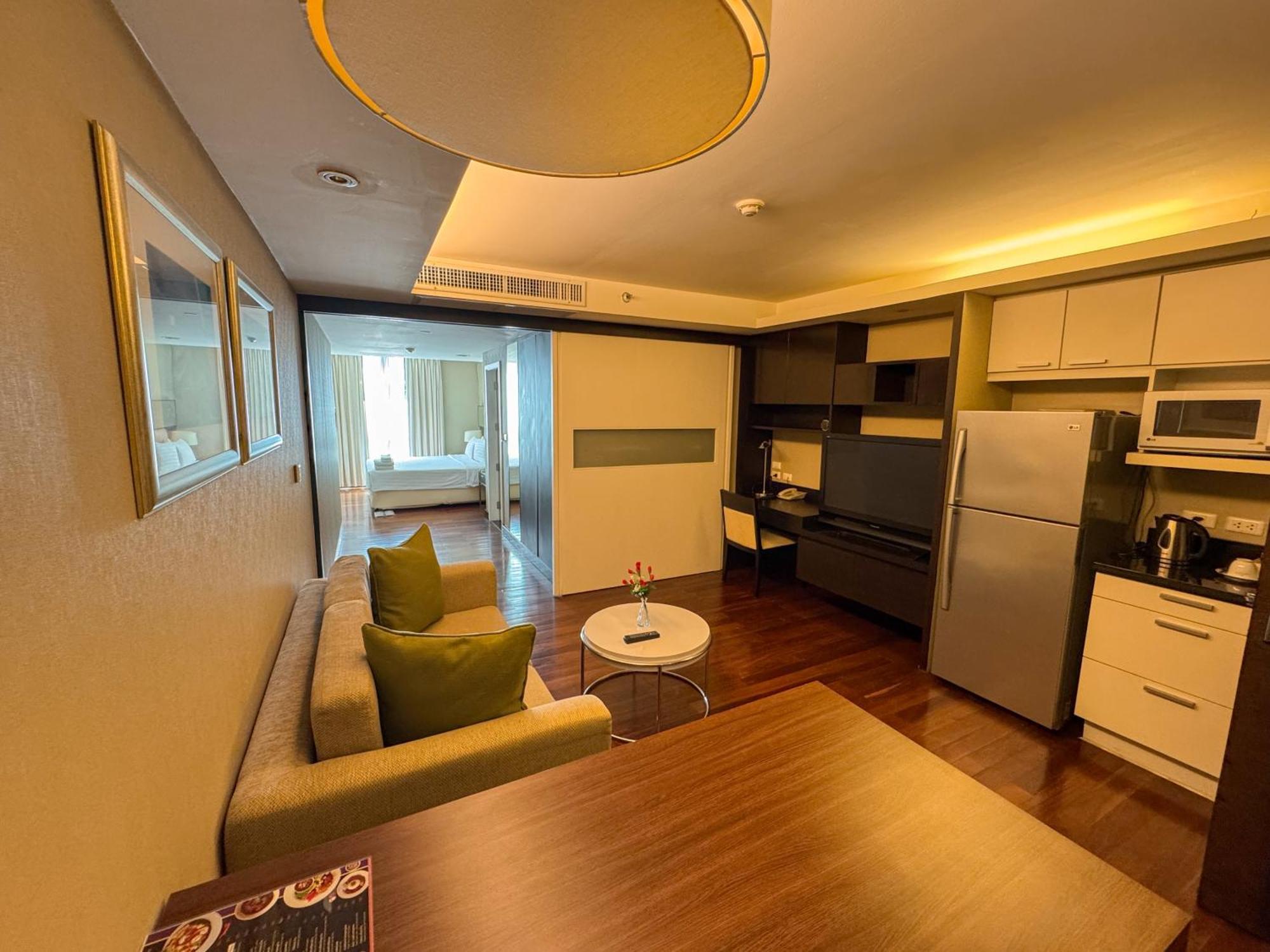 The Narathiwas Hotel & Residence Sathorn Bangkok Exteriör bild
