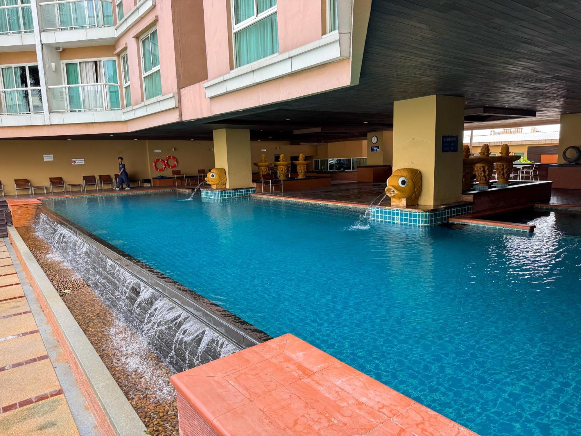 The Narathiwas Hotel & Residence Sathorn Bangkok Exteriör bild
