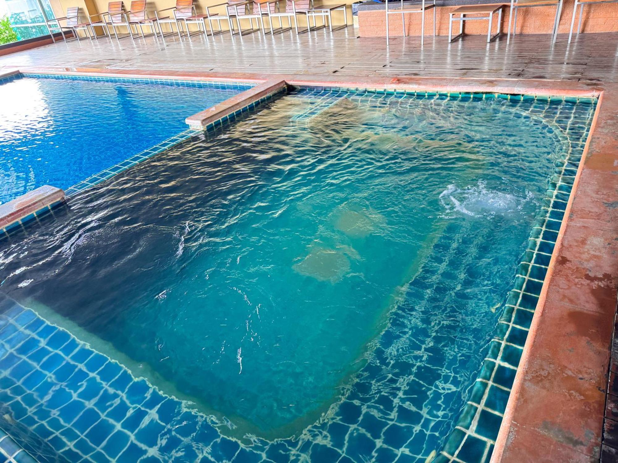 The Narathiwas Hotel & Residence Sathorn Bangkok Exteriör bild