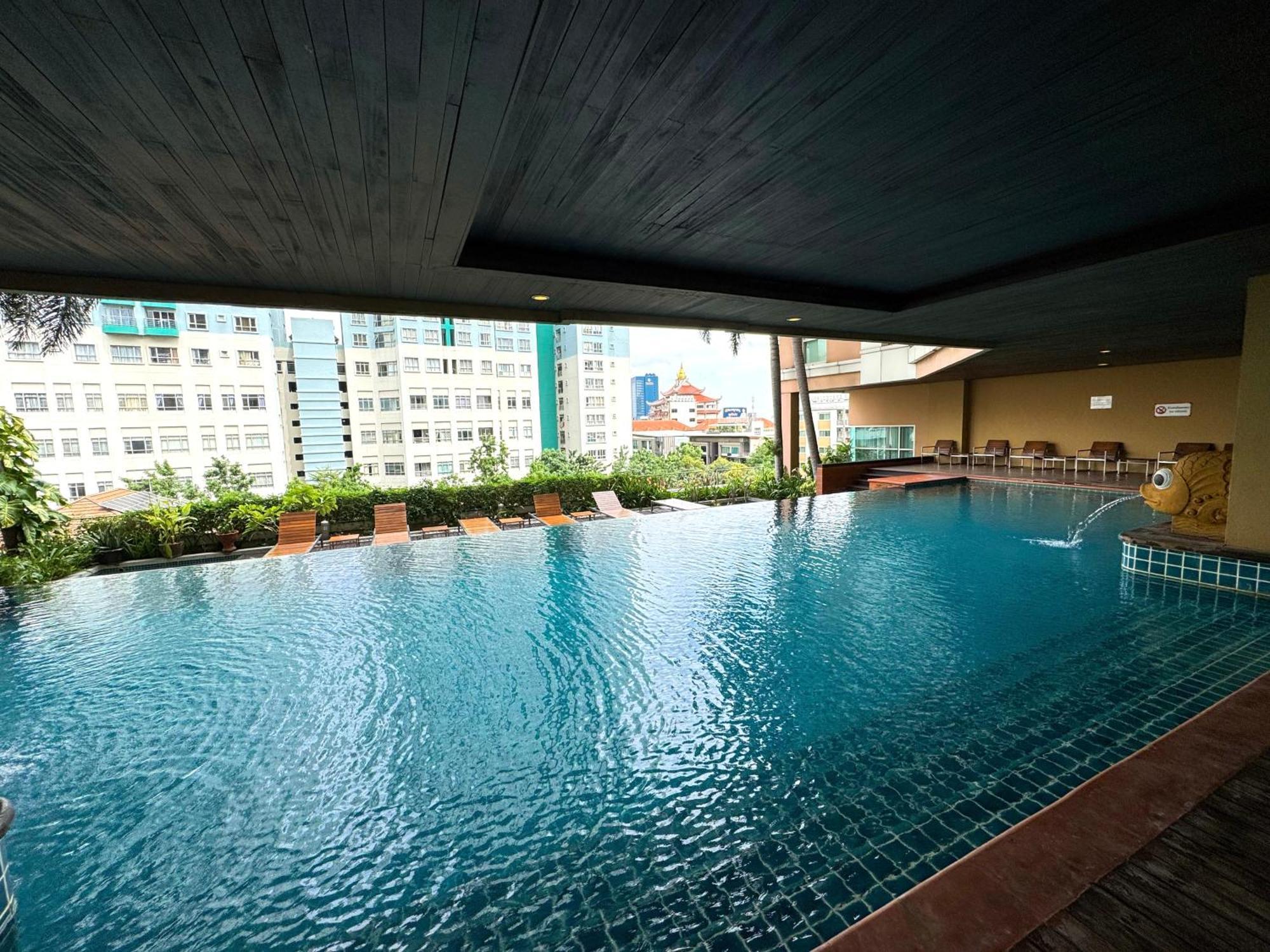The Narathiwas Hotel & Residence Sathorn Bangkok Exteriör bild