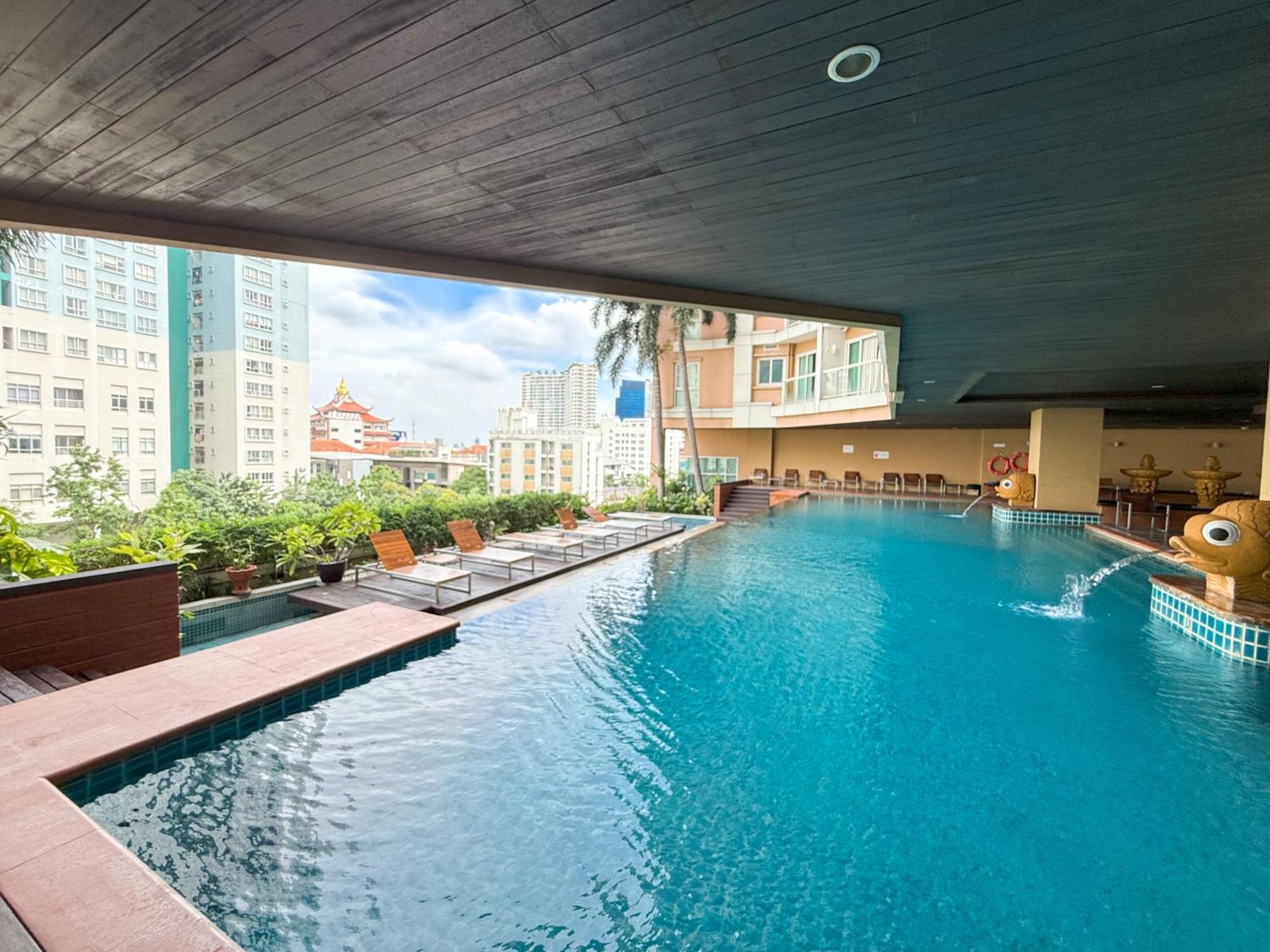 The Narathiwas Hotel & Residence Sathorn Bangkok Exteriör bild