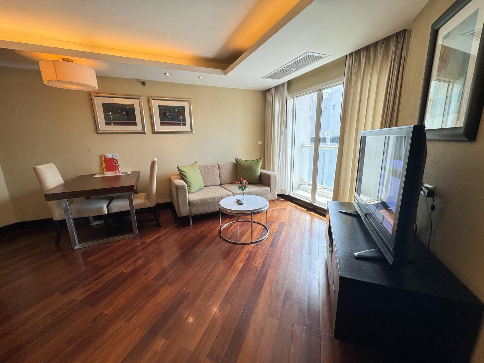 The Narathiwas Hotel & Residence Sathorn Bangkok Exteriör bild