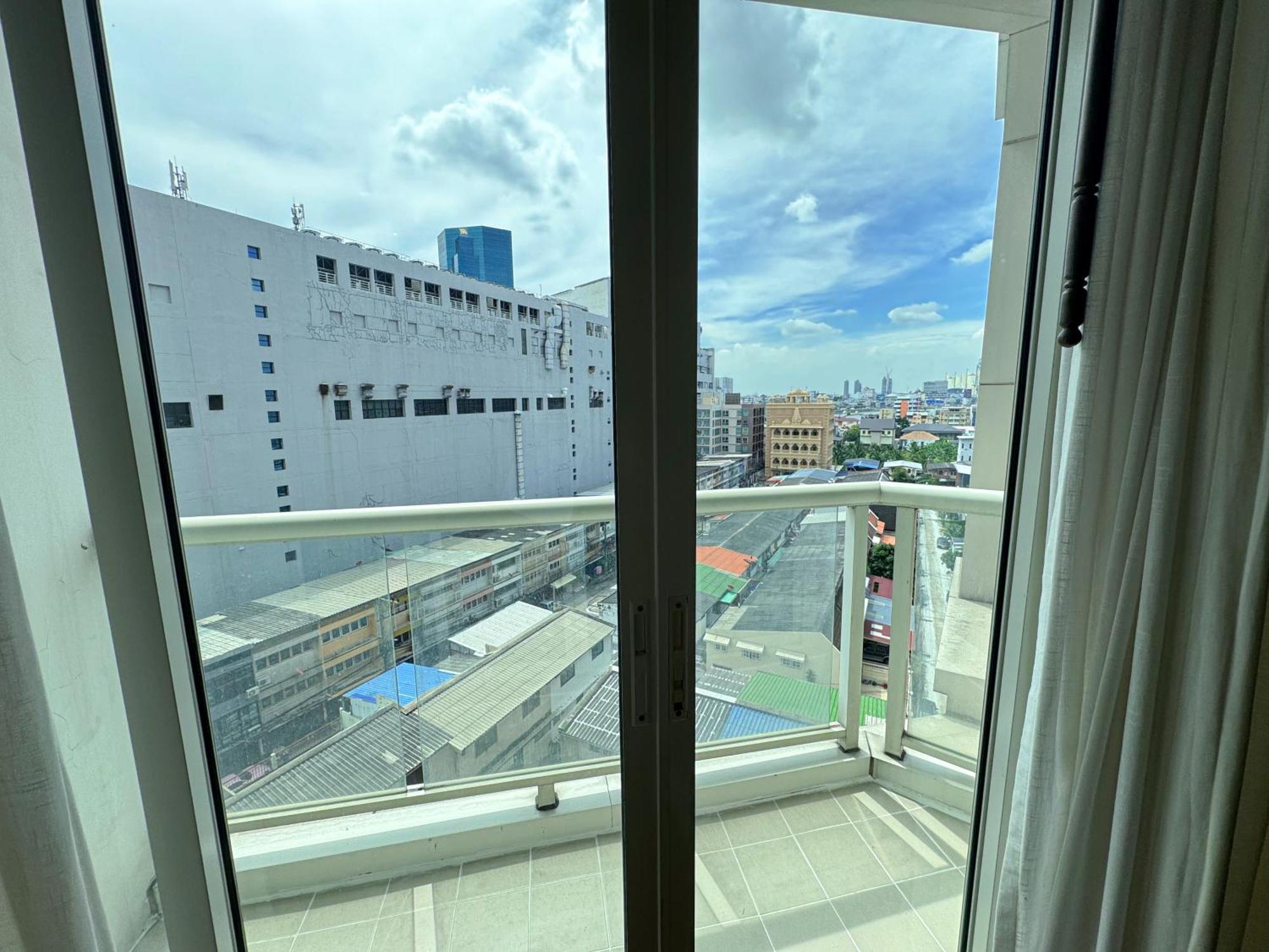 The Narathiwas Hotel & Residence Sathorn Bangkok Exteriör bild
