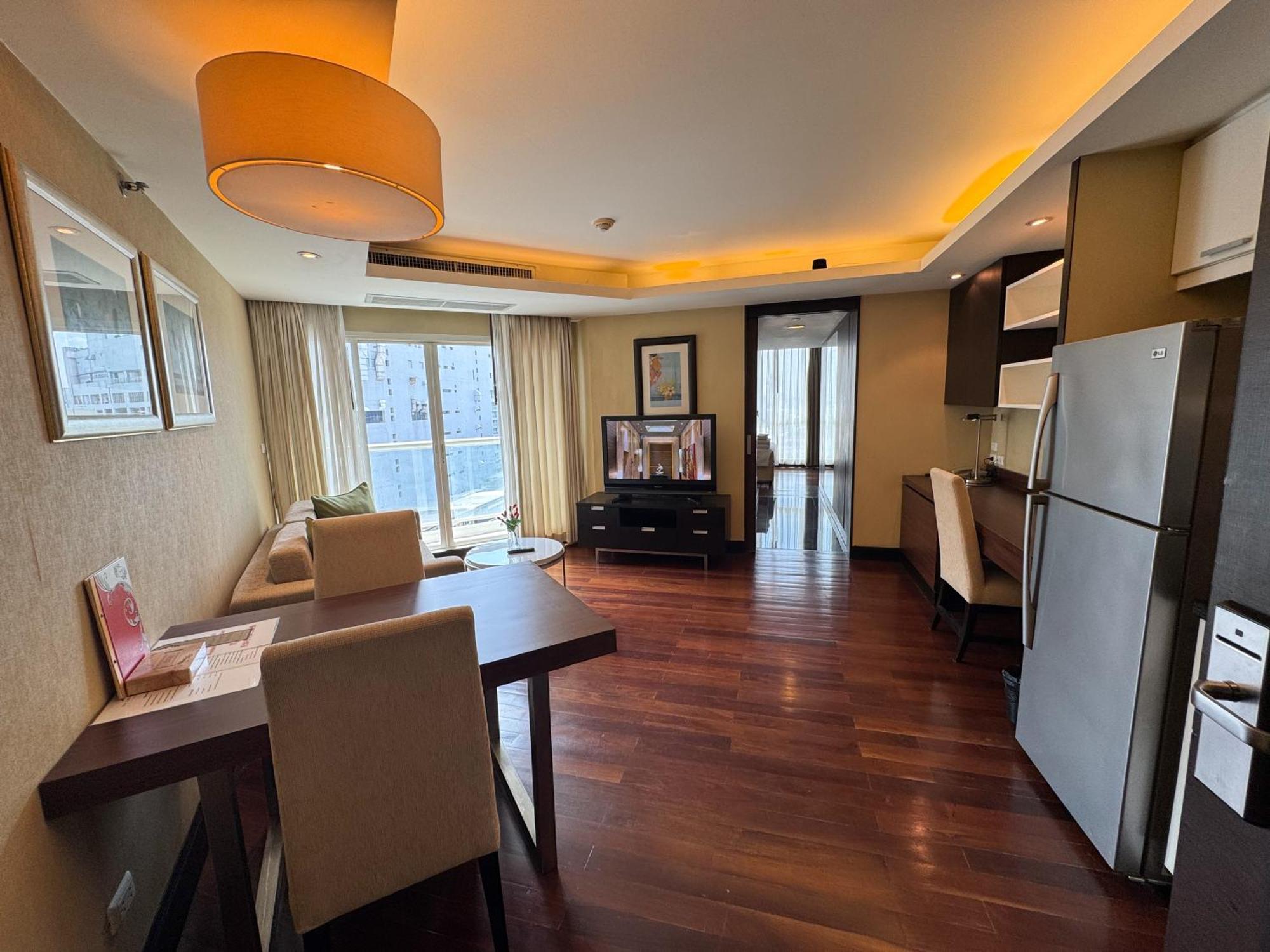 The Narathiwas Hotel & Residence Sathorn Bangkok Exteriör bild