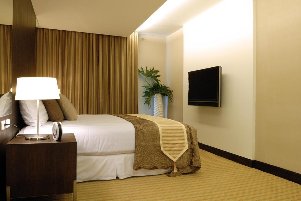 The Narathiwas Hotel & Residence Sathorn Bangkok Exteriör bild