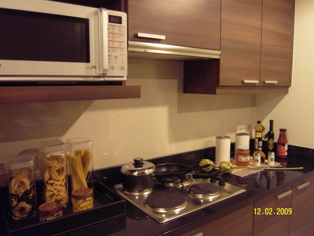 The Narathiwas Hotel & Residence Sathorn Bangkok Exteriör bild